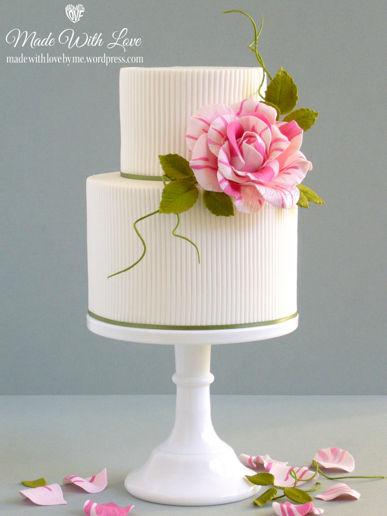 Ribbed Cake with Rose