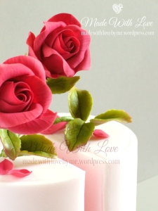Entwined Roses Valentine Cake Close Up