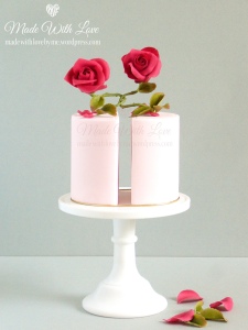 Entwined Roses Valentine Cake